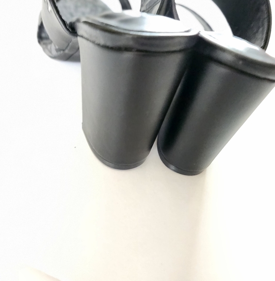 Dkny Size 7 Sandals  Hazel  Logo Print NWOB - Picture 6 of 6